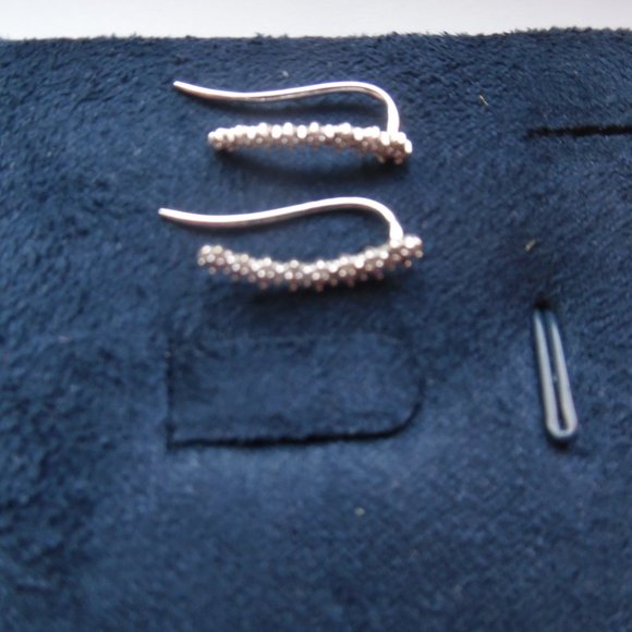 NEW Macy's Wrapped Love Diamonds Whit Gold Crawlers Stud Casual Earrings - Picture 11 of 11